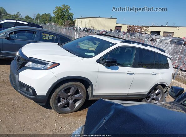 5FNYF8H91MB005668 2021 HONDA PASSPORT White Սալոնի 360 աստիճան տեսք