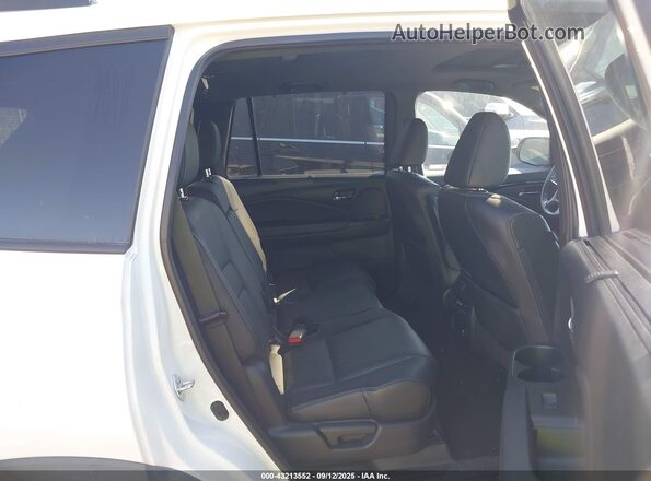 5FNYF8H91MB005668 2021 HONDA PASSPORT White VIN կոդի պիտակի տեսք