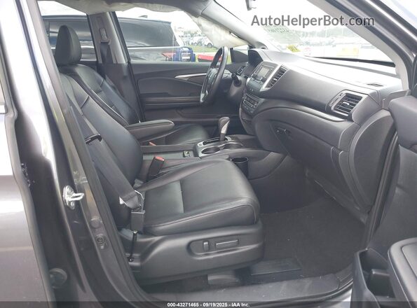 5FPYK2F59JB000746 2018 HONDA RIDGELINE Gray Вид салону спереду