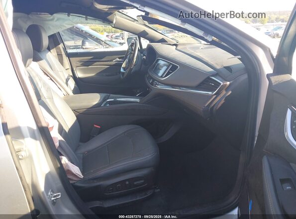 5GAERCKW7NJ114773 2022 BUICK ENCLAVE Silver Вид салону спереду