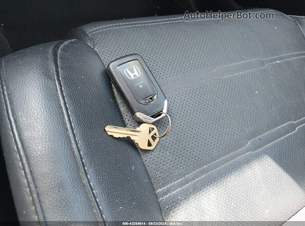 5J6RW1H82KA040254 2019 HONDA CR-V White Vista del salpicadero