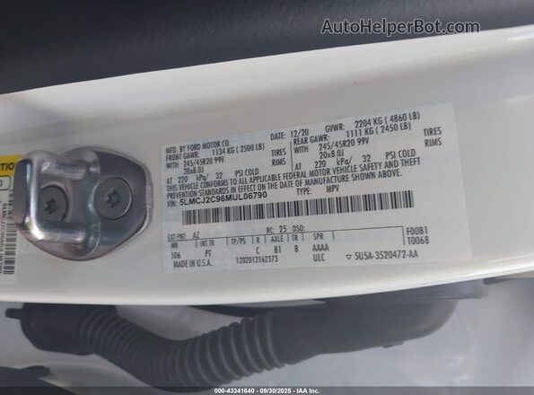 5LMCJ2C96MUL06790 2021 LINCOLN CORSAIR White Engine compartment view