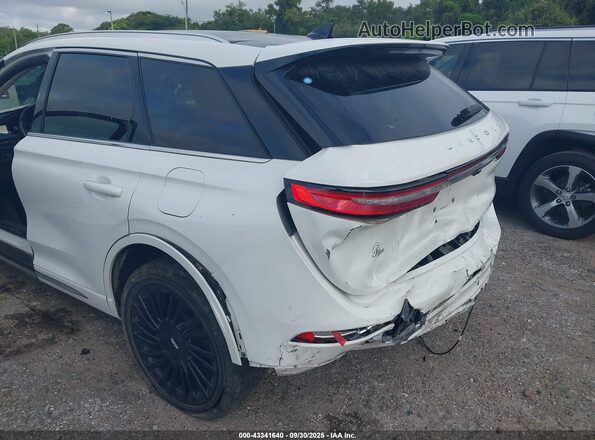 5LMCJ2C96MUL06790 2021 LINCOLN CORSAIR White Front view