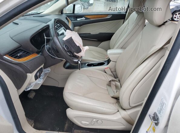 5LMCJ2D96KUL49506 2019 LINCOLN MKC White Vista interior delantera