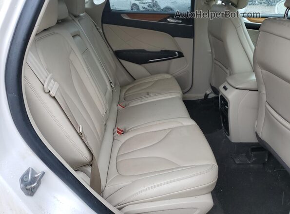 5LMCJ2D96KUL49506 2019 LINCOLN MKC White Vista interior trasera