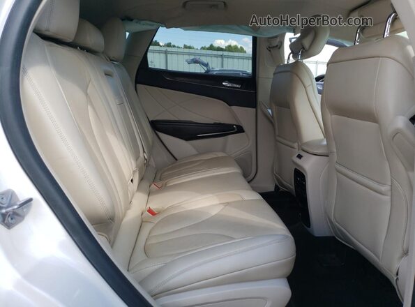 5LMCJ3C95JUL22965 2018 LINCOLN MKC Белый 
