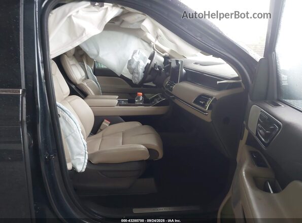 5LMJJ2KT3NEL02017 2022 LINCOLN NAVIGATOR Синий Вид салона спереди