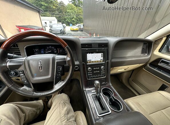 5LMJJ2LT2GEL00065 2016 LINCOLN NAVIGATOR Red Вид задньої частини салону