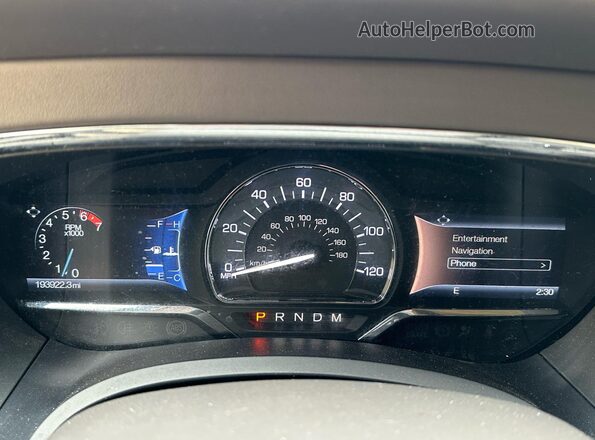 5LMJJ2LT2GEL00065 2016 LINCOLN NAVIGATOR Red Вид панелі приладів