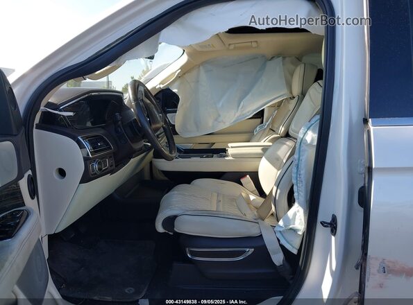 5LMJJ2TTXJEL06641 2018 LINCOLN NAVIGATOR Белый Вид салона спереди