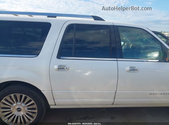5LMJJ3HT6HEL04684 2017 LINCOLN NAVIGATOR White Rear interior view