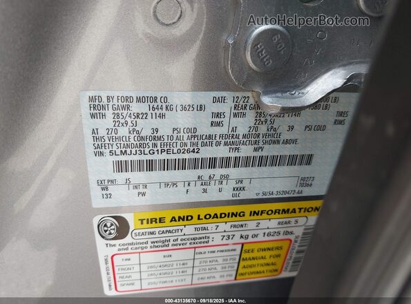 5LMJJ3LG1PEL02642 2023 LINCOLN NAVIGATOR Silver Widok komory silnika
