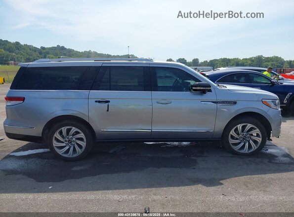 5LMJJ3LG1PEL02642 2023 LINCOLN NAVIGATOR Silver Widok wnętrza 360 stopni
