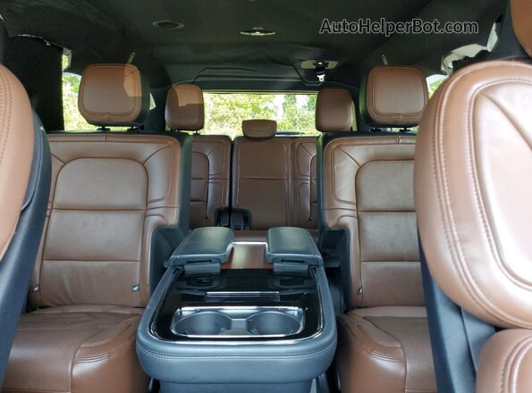 5LMJJ3LG3REL10423 2024 LINCOLN NAVIGATOR Black Rear seats view