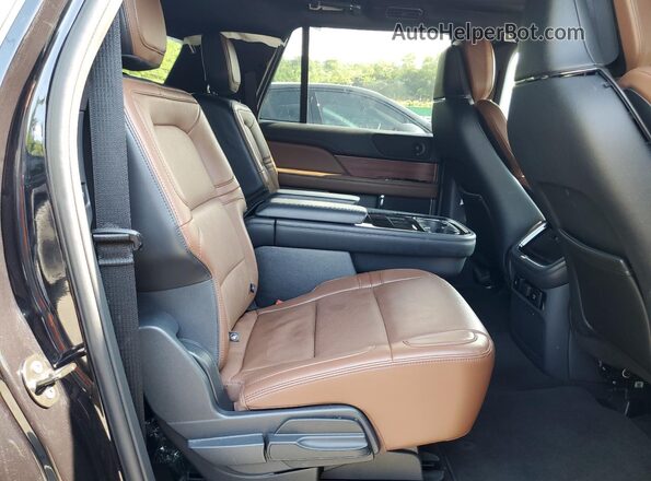 5LMJJ3LG3REL10423 2024 LINCOLN NAVIGATOR Black Rear interior view
