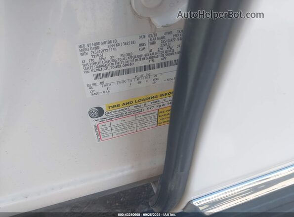 5LMJJ3LT0JEL08050 2018 LINCOLN NAVIGATOR L Белый Вид подкапотного пространства