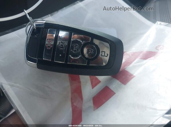 5LMPJ8K42SJ966186 2025 LINCOLN NAUTILUS Light Blue Вид панелі приладів