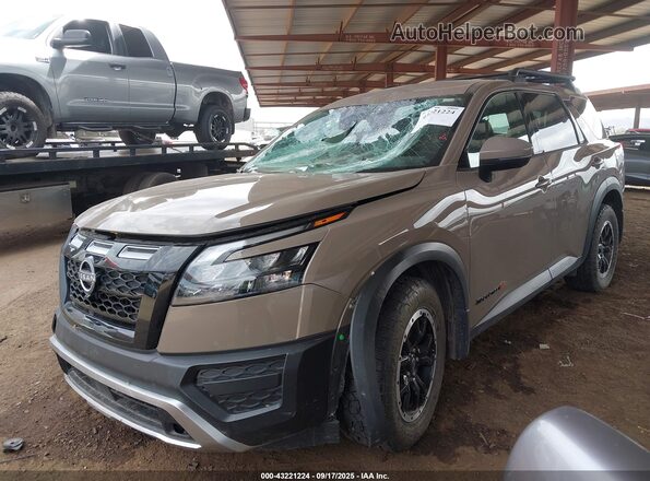 5N1DR3BD9SC221862 2025 NISSAN PATHFINDER Brown Vista tres cuartos delantera izquierda