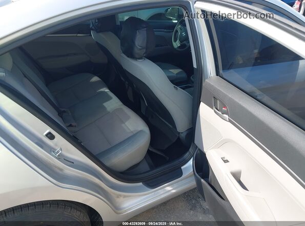 5NPD74LF7HH067844 2017 HYUNDAI ELANTRA Silver VIN sticker view