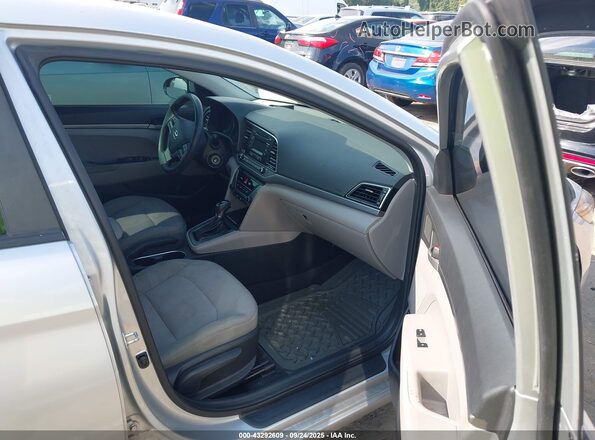 5NPD74LF7HH067844 2017 HYUNDAI ELANTRA Silver Front interior view
