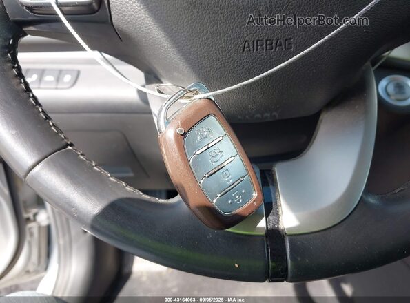 5NPD84LF0LH528047 2020 HYUNDAI ELANTRA Silver Dashboard view