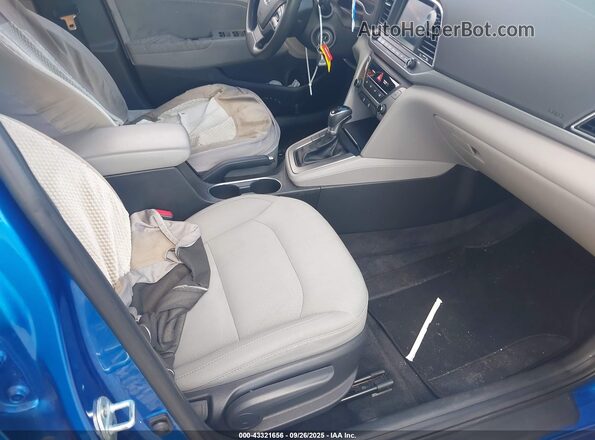5NPD84LF6HH143776 2017 HYUNDAI ELANTRA Синий Вид салона спереди