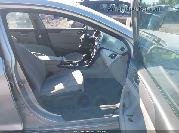 5NPE24AF0JH687981 2018 HYUNDAI SONATA Silver 