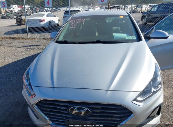 5NPE24AF0JH687981 2018 HYUNDAI SONATA Silver 