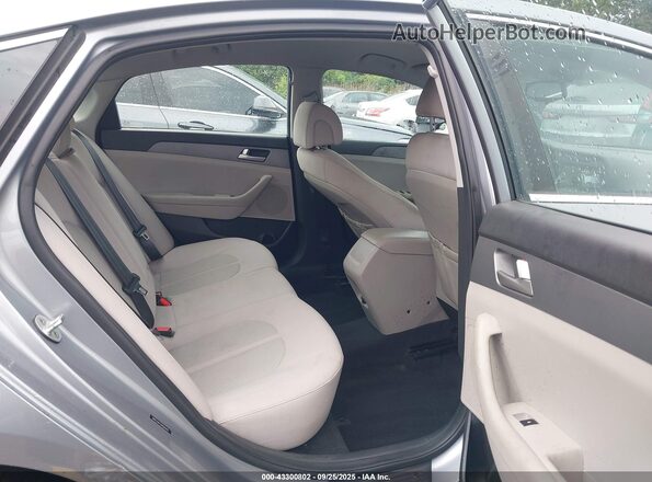 5NPE24AF2HH504462 2017 HYUNDAI SONATA Silver VIN կոդի պիտակի տեսք