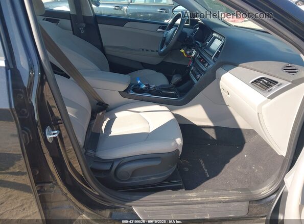 5NPE24AFXKH747458 2019 HYUNDAI SONATA Черный Вид салона спереди