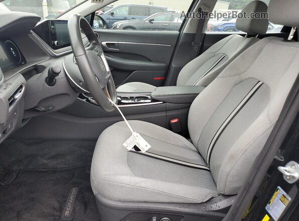 5NPEF4JAXLH032321 2020 HYUNDAI SONATA Черный Вид салона спереди