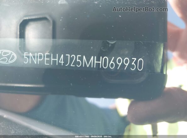 5NPEH4J25MH069930 2021 HYUNDAI SONATA White ძრავის განყოფილების ხედი