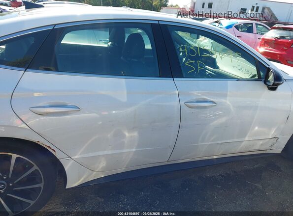 5NPEJ4J22LH048570 2020 HYUNDAI SONATA White Widok wnętrza z tyłu