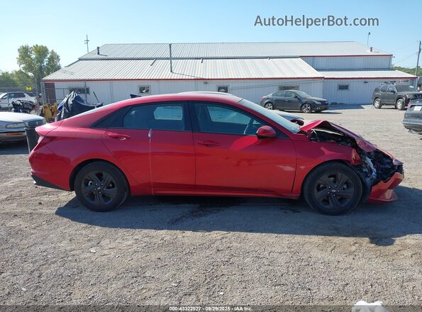 5NPLM4AG3NH076259 2022 HYUNDAI ELANTRA Red Rear interior view