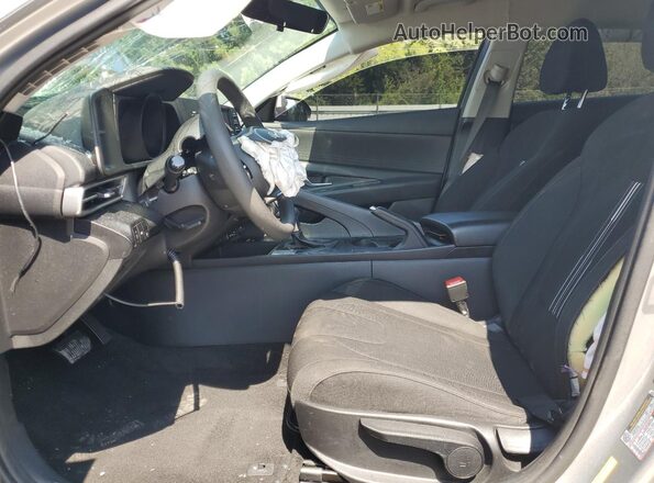 5NPLM4AG6NH085909 2022 HYUNDAI ELANTRA Silver Սալոնի դիմացի տեսք