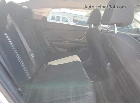 5NPLM4AG6NH085909 2022 HYUNDAI ELANTRA Silver Հետևի նստատեղերի տեսք