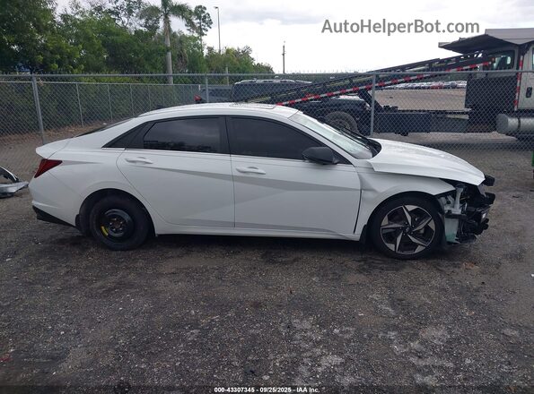 5NPLN4AG0NH060341 2022 HYUNDAI ELANTRA White 