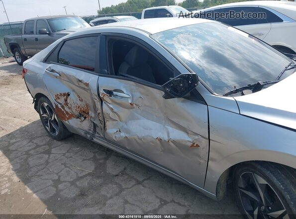 5NPLS4AG5PH107617 2023 HYUNDAI ELANTRA Серебряный Вид спереди