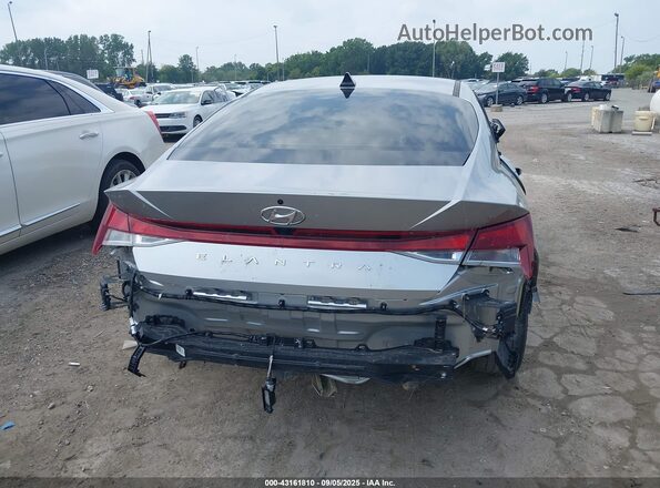 5NPLS4AG5PH107617 2023 HYUNDAI ELANTRA Серебряный 
