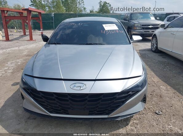 5NPLS4AG5PH107617 2023 HYUNDAI ELANTRA Серебряный Вид задней части салона