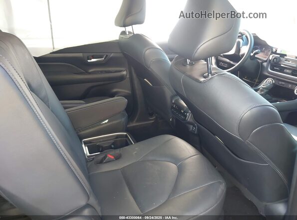 5TDAAAB59SS072430 2025 TOYOTA LIMITED Blue Vista de la etiqueta del VIN
