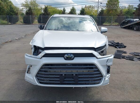 5TDADAB50RS010447 2024 TOYOTA HIGHLANDER HYBRID White Widok wnętrza z tyłu