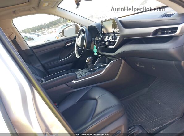 5TDGZRBH1LS037636 2020 TOYOTA LE Silver წინა სალონის ხედი