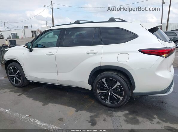 5TDJZRBH9MS068379 2021 TOYOTA HIGHLANDER Белый 