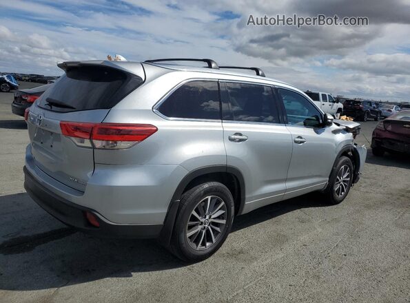 5TDJZRFH1JS812949 2018 TOYOTA HIGHLANDER Silver 