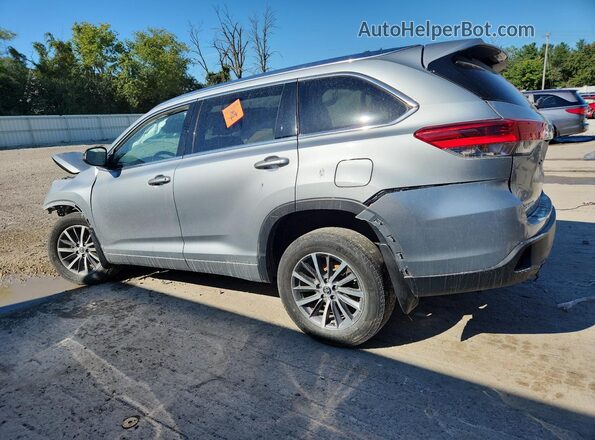 5TDJZRFH8JS895196 2018 TOYOTA HIGHLANDER Silver 