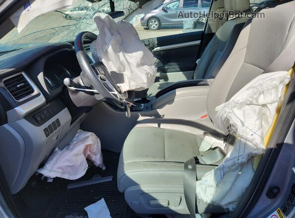 5TDJZRFH8JS895196 2018 TOYOTA HIGHLANDER Silver 
