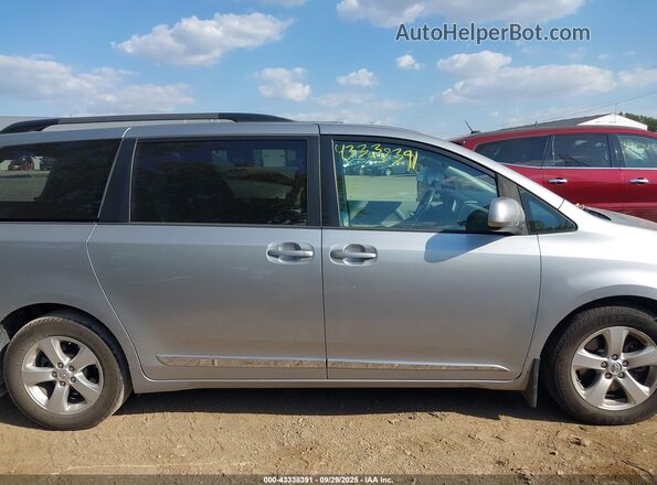 5TDKK3DC0GS713352 2016 TOYOTA LE Серебряный Вид задней части салона
