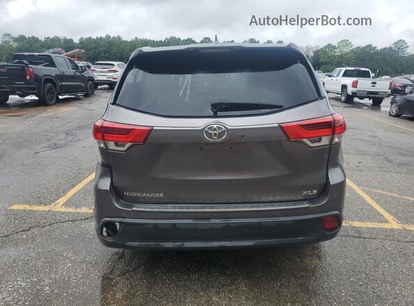 5TDKZRFH1JS532632 2018 TOYOTA HIGHLANDER Gray 