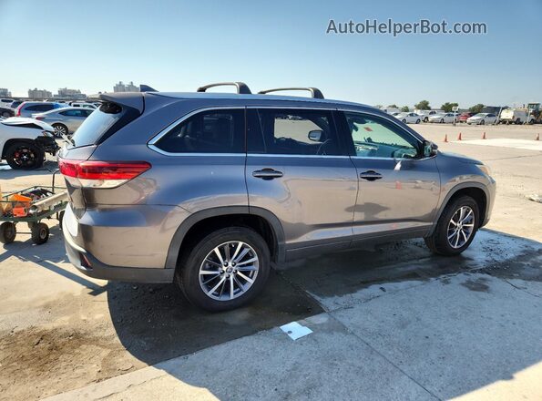 5TDKZRFH7JS530870 2018 TOYOTA HIGHLANDER Gray 